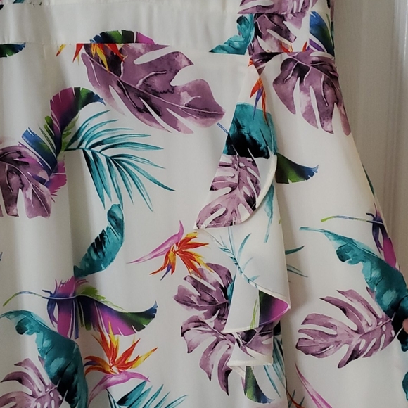 Dress - Picture 4 of 10